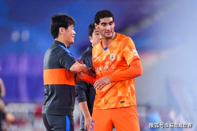 爱游戏正版APP下载包含里程碑夜多特蒙德复出首秀，亚洲杯关键战刷纪录，质疑声四起，更衣室氛围转暖的词条