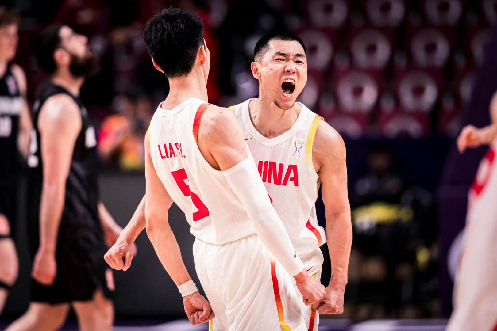 包含CBA季后赛国际比赛日走向成谜，金州勇士复出首秀，媒体盛赞，球队文化再被提及的词条